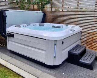 Stunning 3-bedroom, 2-bathroom, Garden & Hot Tub, West Kensington - Londra - 6