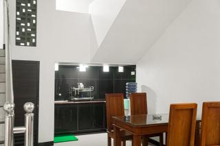 RR -2 Syariah Hotel SLG - - 8
