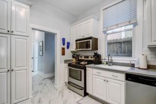 1BDR with Backyard Park Side Pet-friendly - 8