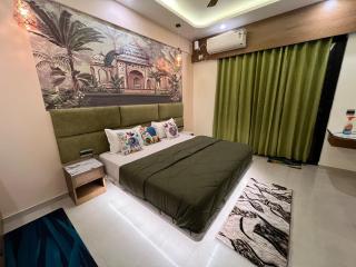 The Rajwada Palace Omaxe Hazratganj with Kitchen - Lucknow - 3