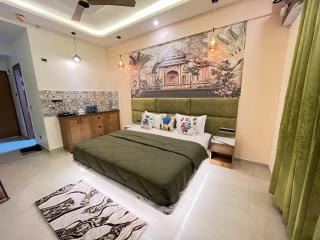 The Rajwada Palace Omaxe Hazratganj with Kitchen - Lucknow - 8