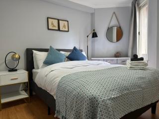 Private Main Door Lovely 2 bedroom apartment - 3