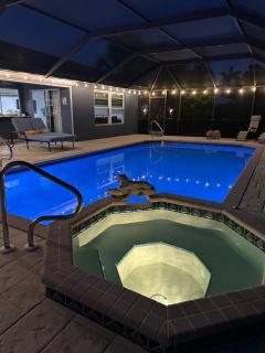 LE BLEU Charming Poolside Retreat - 8