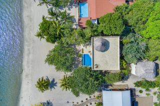 3-Story Beachfront Villa Sleeps 7, Private Pool - 9