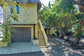 Beachfront Villa Pool Sleeps 7 Grand Lounge - Maya Beach - 6