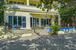 3-Story Beachfront Villa Sleeps 7, Private Pool - 8