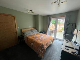 Private, Modern and Detached Garden Apartment - Llanddulas - 7