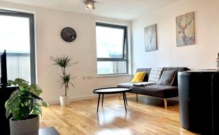 Stylish 2-Bed Flat with Parking - Londra - 0