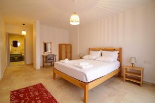 Comfortable 3-bedroom Villa with Pool and Garden - 3