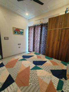 Tranquil Flat Near Ganges - 8