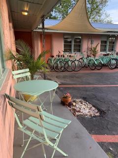 Step Back in Time- Golden Era Retro Motel - 2