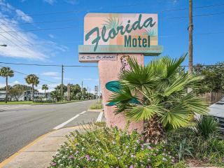 Step Back in Time- Golden Era Retro Motel - 1