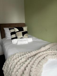 Huge 8 Bedroom Contractor House, Birmingham, Links to M5, M6 & A38 - Birmingham - 3