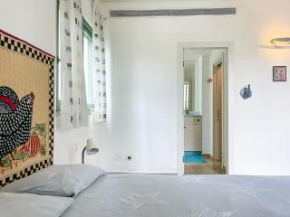 Spacious 4BR Villa with Magical Garden & Pool - Herzelia - 5
