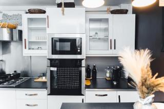RelaxHaus! 3BR Garden Retreat with 2 Saunas, Hot Tub and Cinema - Londra - 6