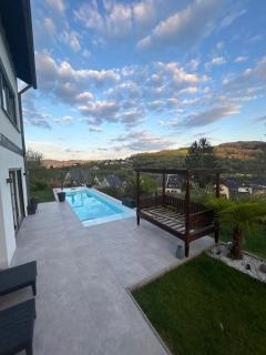 Palmen Oase Saarburg, Exklusives Retreat mit Pool, Palmen und traumhafter Aussicht - Saarburg - 3