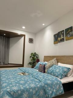 Sunlit Studio at PentaSquare in DHA5 with SelfCheckin - Lahore - 4