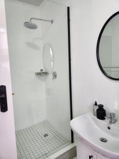 8 On Dianne Guesthouse - 1