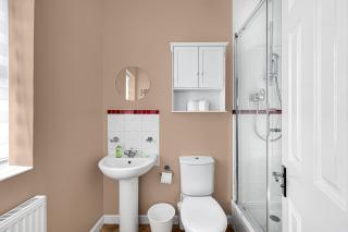 Stylish Apartment - 4 minutes to Town Centre - Private Parking, Self-Check-In, Fast Wifi and Smart TV by Yoko Property - Aylesbury - 6