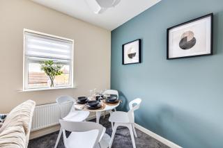 Stylish Apartment - 4 minutes to Town Centre - Private Parking, Self-Check-In, Fast Wifi and Smart TV by Yoko Property - Aylesbury - 1
