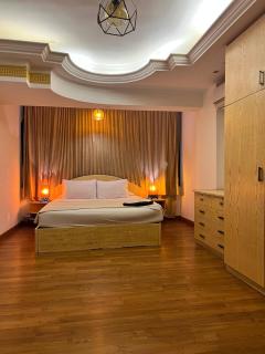 Cozy 3BR, 4-min CAI Airport, Balcony, Free Snacks - Il Cairo - 6