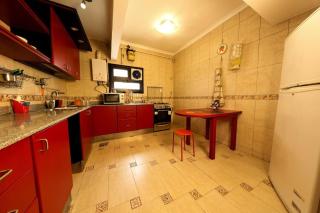 Cozy 3BR, 4-min CAI Airport, Balcony, Free Snacks - Il Cairo - 5