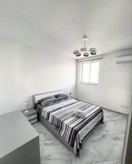 Central 3BR Steps to St George Bay, St Julian's - Pembroke - 8