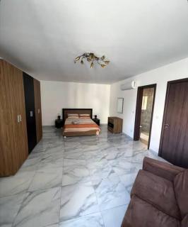 Central 3BR Steps to St George Bay, St Julian's - Pembroke - 1