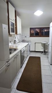 3 bedroom, 2 bathroom IDOLINA Apartment with late check-out - Sarajevo - 2