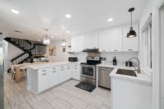 Family friendly 4BR 3BA Townhouse with mountain views - Hacienda Heights - 1