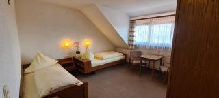 Doppelzimmer Bergblick mit 2 Einzelbetten - Pension Hauber - Herrischried - 8
