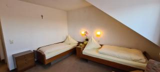 Doppelzimmer Bergblick mit 2 Einzelbetten - Pension Hauber - Herrischried - 2