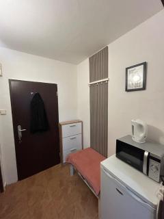 Cozy Apartment next to the train station and near the city center - Bratislava - 3