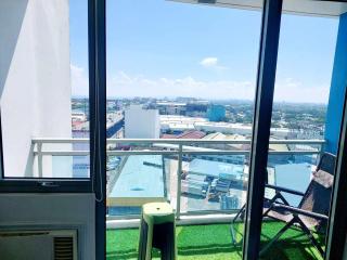Cozy 1BR with City View, Beach Access and Wave Pool - Manila - 9