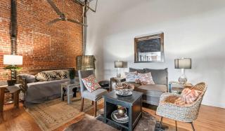 The Buchanan Loft - Modern Comfort Meets Downtown Charm - Lafayette - 9