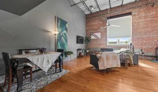 The Buchanan Loft - Modern Comfort Meets Downtown Charm - Lafayette - 2