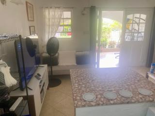 West Coast 1 Bedroom Apartment 66 - Close to beach - Saint James - 2