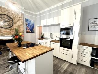 The Bournemouth Haven - Brought to you by Coastline Retreats - Grand 2 bedroom luxury apartment - 3 mins walk to beach - Superfast Wifi - Sleeps 6 - Bournemouth - 4