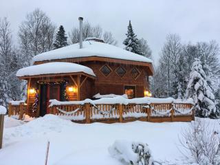1800OR Unique 'yurt' home in Bretton Woods 1 mi to skiing firepit foosball beach Hot tub - 9