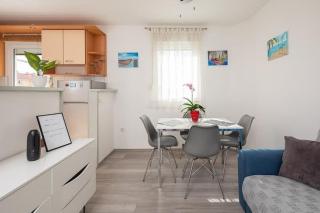 Apartment Anamarija, 4min walk to the beach - Omiš - 9