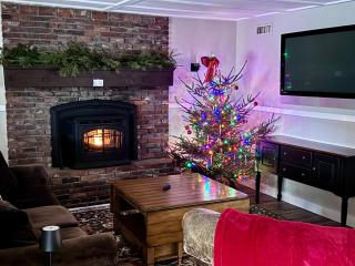 Renovated farmhouse on snowmobile trail with firepit & mountain views 10 min from Bretton Woods - Carroll - 7