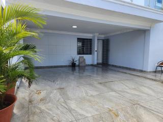 Casa La Beba, Luxury 3BR Oasis with Jacuzzi & BBQ Near Colonial Zone, Malls and Dining - 4