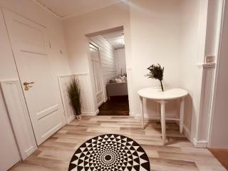 Newly Renovated Red Riverfront House - - 8