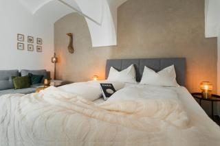 NOOR - Golden Mood or Cinema Luxe - 1