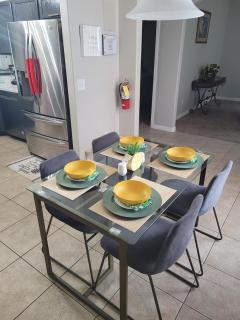 Spacious 2 en-suite BR, pool & spa retreat - 5