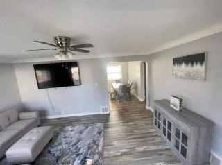 Cozy Euclid Home Near Lakefront - Euclid - 4