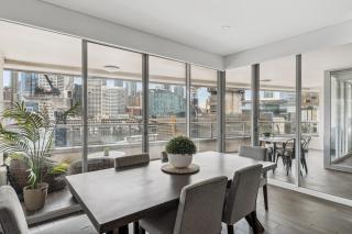 Luxury Darling Harbour Views, Pool & Parking - Sydney - 9