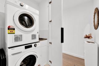 Gorgeous 2bed 2bath apartment near Crown - 1