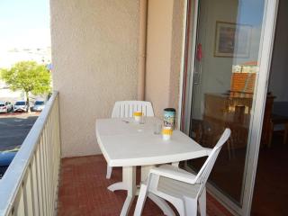 T2 Chaleureux avec Parking Proche Plage - FR-1-833-17 - Canet-en-Roussillon - 9