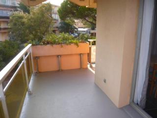 Studio Cabine avec Terrasse Spacieuse à 300m de la Plage - FR-1-833-28 - 4
